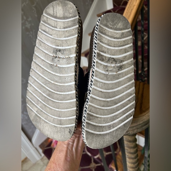 Mukluks ladies black slip on sandal platform US size 8 very good condition - Picture 8 of 8